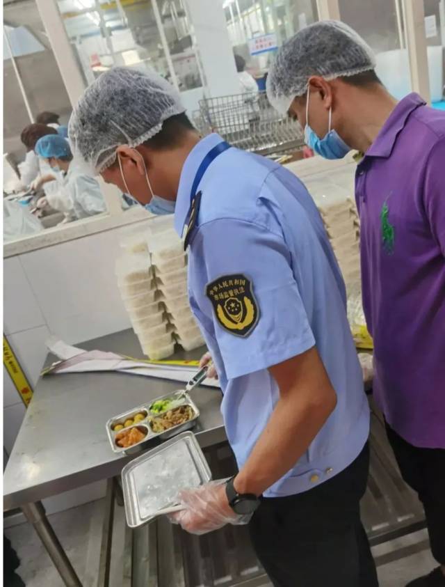顺德严守校园食品安全底线，联合督导集体用餐配送环节