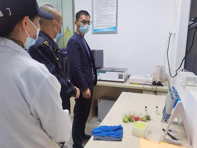 津市市市场监管局突击检查集体用餐配送单位